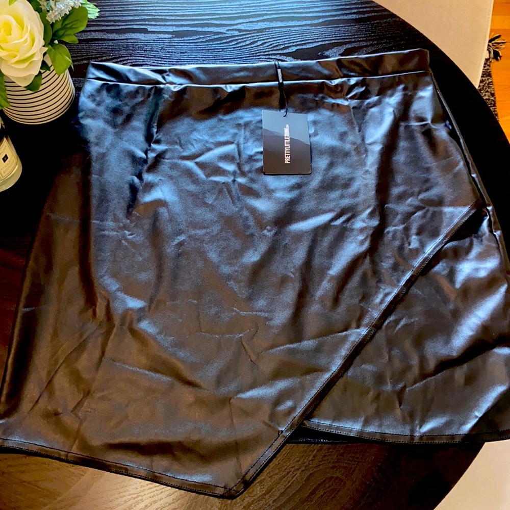 PLT-Plus Size Wrap Mini Faux Leather Skirt 18US Size!